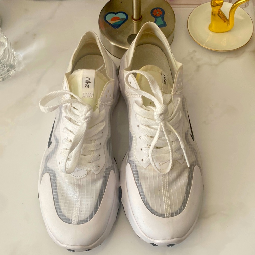 EUC- ShoeNike Womens Renew Lucent Running Shoe